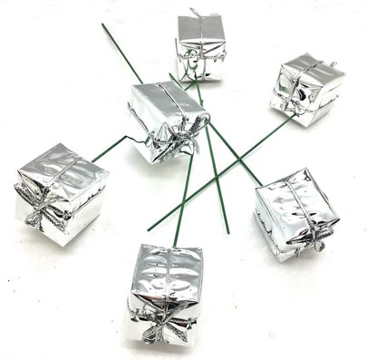 Paquet cadeau argent sur pique x 6