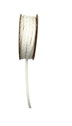 Ruban ficelle tressée plate blanche.