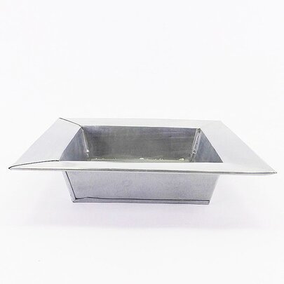 Coupe carrée zinc naturel avec rebord.