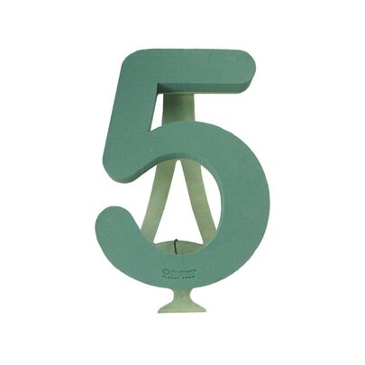 Chiffre 5 en mousse florale sur pied.