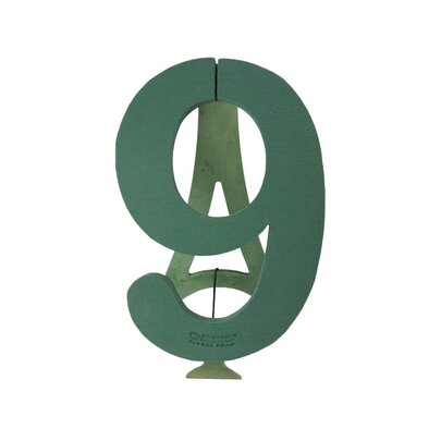 Chiffre 9 en mousse florale sur pied.